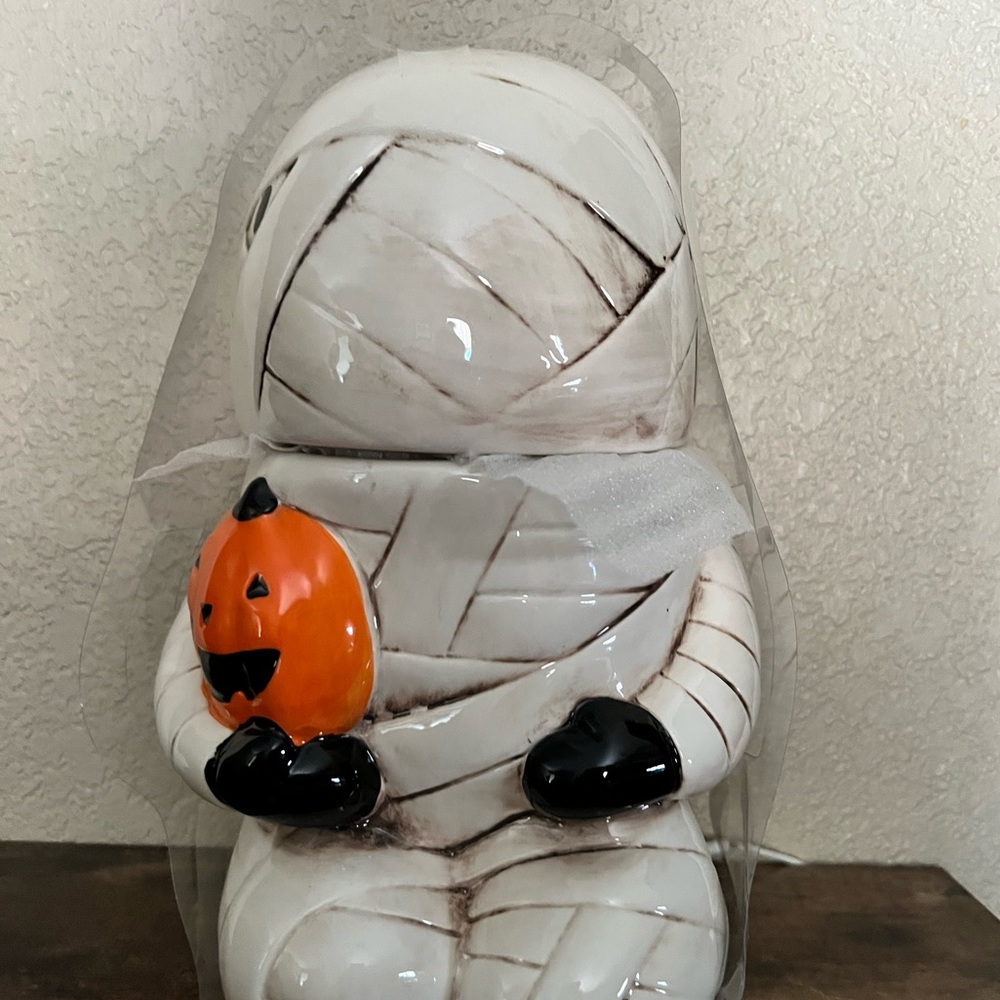 Ross Mummy Canister